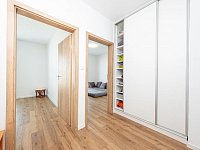 Pronájem nadstandardního bytu 3+kk s balkonem a krytým parkováním – Pardubice, Ohrazenice - Ohrazenice-106.jpg