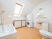 Pronájem zděného rodinného domu 4+kk s garáží a klimatizací – Pardubice, Svítkov - Svitkov-103.jpg