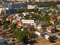 Rodinný dům se samostatným bytem v podkroví, dvojgaráží a zahradou | Pardubice – Pardubičky | 164 m² | pozemek 490 m² - DJI_0465 kopie b.jpg