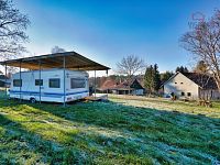 STARÉ NESPEŘICE, STAVEBNÍ POZEMEK 1790 m² S KARAVANEM - 23.jpg