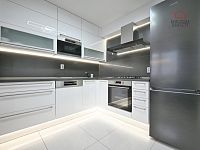 PRAHA 9 - PROSEK, BYT 3+1, 72 m² - 02.jpg