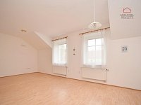 MILOVICE, BYT 2+KK 59 m² - 02.jpg