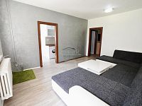 Exkluzivní pronájem prostorného bytu 3+1 s lodžií, Říčany – ul. Plynární - Obývací pokoj