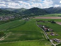 Investiční pozemky v Komorní Lhotce  ideální pro budoucí zhodnocení - DJI_20260506150535_0097_D.JPG
