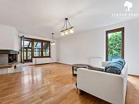 Rodinný dům 6+1 s velkou zahradou a bazénem, Baška - P1898860.jpg