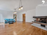 Rodinný dům 6+1 s velkou zahradou a bazénem, Baška - P1898883.jpg