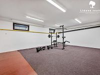Rodinný dům 6+1 s velkou zahradou a bazénem, Baška - P1899025.jpg
