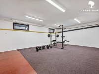 Rodinný dům 6+1 s velkou zahradou a bazénem, Baška - P1899025.jpg