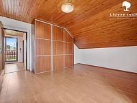 Rodinný dům 6+1 s velkou zahradou a bazénem, Baška - P1899081.jpg