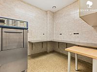 Prodej nadstandardní kliniky s operačním sálem, 274 m²  Rožnov pod Radhoštěm - v2.jpg