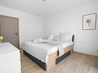 Novostavba RD 4+kk Deblín s pozemkem 7.362 m2 - ložnice.jpg