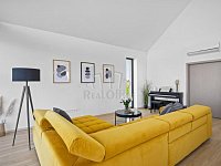 Novostavba RD 4+kk Deblín s pozemkem 7.362 m2 - obývací pokoj.jpg