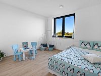 Novostavba RD 4+kk Deblín s pozemkem 7.362 m2 - dětský pokoj.jpg