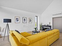 Novostavba RD 4+kk Deblín s pozemkem 7.362 m2 - obývací pokoj.jpg