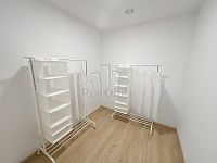 Novostavba RD 4+kk Deblín s pozemkem 7.362 m2 - šatna.JPG