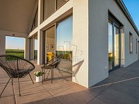 Novostavba RD 4+kk Deblín s pozemkem 7.362 m2 - terasa.jpg