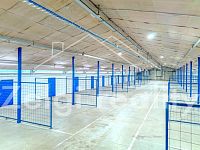 Výrobní a skladová hala se 4 kancelářemi, rampami a sociálním zázemím - 2 260 m²