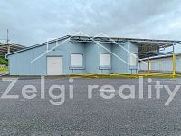 Výrobní a skladová hala se 4 kancelářemi, rampami a sociálním zázemím - 2 260 m²