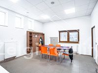 Moderní multifunkční prostory 291 m² v uzavřeném areálu – rampa + parkování - _DSC4264-HDR.jpg