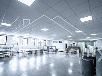 Moderní multifunkční prostory 291 m² v uzavřeném areálu – rampa + parkování - _DSC4299-HDR.jpg