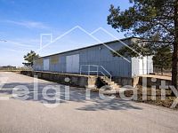 Pronájem skladové / výrobní haly 220 m² – 2 rampy, čelní nájezd, 380 V