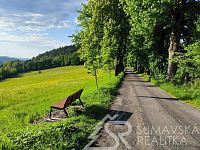 STAVEBNÍ POZEMEK NA OKRAJI KAŠPERSKÝCH HOR S NÁDHERNÝM VÝHLEDEM NA ŠUMAVU - 1747587650927.jpg