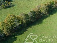 STAVEBNÍ POZEMEK NA OKRAJI KAŠPERSKÝCH HOR S NÁDHERNÝM VÝHLEDEM NA ŠUMAVU - DJI_20241007135641_0104_D.jpg