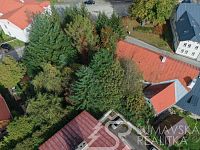 GOTICKÝ MĚŠTANSKÝ DŮM SE ZAHRADOU-BLÍZKO MALEBNÉHO NÁMĚSTÍ  –  KAŠPERSKÉ HORY - DJI_20241007134351_0080_D.jpg