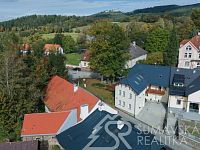 GOTICKÝ MĚŠTANSKÝ DŮM SE ZAHRADOU-BLÍZKO MALEBNÉHO NÁMĚSTÍ  –  KAŠPERSKÉ HORY - DJI_20241007134805_0090_D.jpg