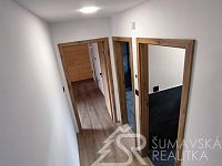 NOVOSTAVBA S GARÁŽÍ - VÝJIMEČNĚ PŘÍVĚTIVÉ MÍSTO NA ÚBOČÍ JAVORNÍKU–ROHANOV, CENTRÁLNÍ ŠUMAVA - 1743513629033.jpg