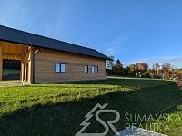 NOVOSTAVBA S GARÁŽÍ - VÝJIMEČNĚ PŘÍVĚTIVÉ MÍSTO NA ÚBOČÍ JAVORNÍKU–ROHANOV, CENTRÁLNÍ ŠUMAVA - PXL_20251014_140836872.jpg