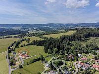 NOVOSTAVBA RODINNÉHO DOMU NA ÚBOČÍ JAVORNÍKU – ROHANOV, CENTRÁLNÍ ŠUMAVA - DJI_0087 S.jpg