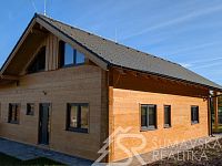 NOVOSTAVBA RODINNÉHO DOMU NA ÚBOČÍ JAVORNÍKU – ROHANOV, CENTRÁLNÍ ŠUMAVA - PXL_20251014_140015647.jpg