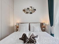 KOMFORTNĚ PLNĚ ZAŘÍZENÝ PROSVĚTLENÝ BYT V NOVÉM DOMĚ – JAVORNÁ – CHKO ŠUMAVA - Ložnice labutě 2.jpg