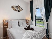 KOMFORTNĚ PLNĚ ZAŘÍZENÝ PROSVĚTLENÝ BYT V NOVÉM DOMĚ – JAVORNÁ – CHKO ŠUMAVA - Ložnice labutě.jpg