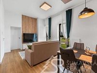 KOMFORTNĚ PLNĚ ZAŘÍZENÝ PROSVĚTLENÝ BYT V NOVÉM DOMĚ – JAVORNÁ – CHKO ŠUMAVA - obývací pokoj 2.jpg