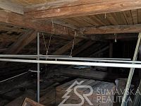 VĚTŠÍ DŮM NA ÚPATÍ  KRÁLOVSKÉHO KAMENE – ŠUMAVA - NICOV - 1748940138041.jpg