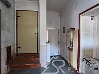 VĚTŠÍ DŮM NA ÚPATÍ  KRÁLOVSKÉHO KAMENE – ŠUMAVA - NICOV - 1748940178056.jpg