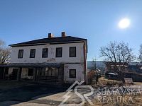 VĚTŠÍ DŮM NA ÚPATÍ  KRÁLOVSKÉHO KAMENE – ŠUMAVA - NICOV