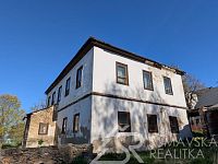 VĚTŠÍ DŮM NA ÚPATÍ  KRÁLOVSKÉHO KAMENE – ŠUMAVA - NICOV - PXL_20260427_065740771.jpg