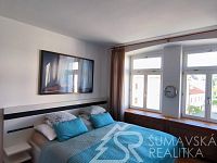 LUXUSNÍ APARTMÁN 4+1 PŘÍMO NA NÁMĚSTÍ V KAŠPERSKÝCH HORÁCH - 1697043030338.jpg