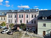 LUXUSNÍ APARTMÁN 4+1 PŘÍMO NA NÁMĚSTÍ V KAŠPERSKÝCH HORÁCH - 1698237921227.jpg