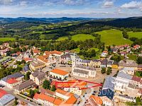 LUXUSNÍ APARTMÁN 4+1 PŘÍMO NA NÁMĚSTÍ V KAŠPERSKÝCH HORÁCH - Virtual.jpg