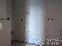 NOVÝ BYT 1+KK S VÝCHODNÍM BALKONEM A VÝHLEDEM NA ŠUMAVU-KAŠPERSKÉ HORY - PXL_20251119_091938614.jpg