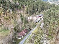 BÝVALÁ SLAVNÁ WACLAWICKOVA PILA, DNES LUKRATIVNÍ POZEMKY  V CHKO ŠUMAVA - REJŠTEJN - DJI_20250423093627_0065_D.jpg