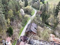 BÝVALÁ SLAVNÁ WACLAWICKOVA PILA, DNES LUKRATIVNÍ POZEMKY  V CHKO ŠUMAVA - REJŠTEJN - DJI_20250423093806_0071_D.jpg