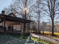 BÝVALÁ KOVÁRNA POD HRADEM KAŠPERK  V OBCI TUŠKOV U KAŠPERSKÝCH HOR - PXL_20251119_085608425.MP.jpg