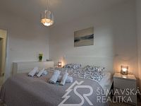 SLUNNÝ BYT 2+KK V NOVÉM BYTOVÉM DOMĚ V KAŠPERSKÝCH HORÁCH - PXL_20260207_123738785.jpg