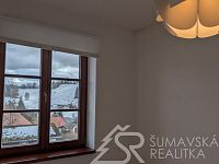 SLUNNÝ BYT 2+KK V NOVÉM BYTOVÉM DOMĚ V KAŠPERSKÝCH HORÁCH - PXL_20260207_123834656.jpg