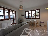 SLUNNÝ BYT 2+KK V NOVÉM BYTOVÉM DOMĚ V KAŠPERSKÝCH HORÁCH - PXL_20260207_124429347.jpg